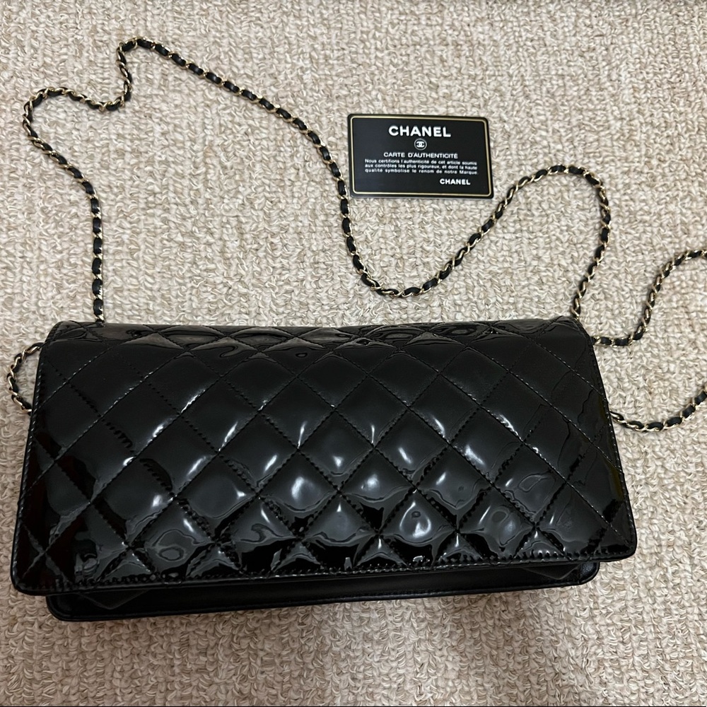Chanel GHW CC Logo Classic Patent Quilted Leather Flap crossbody Bag - Picture 9 of 15